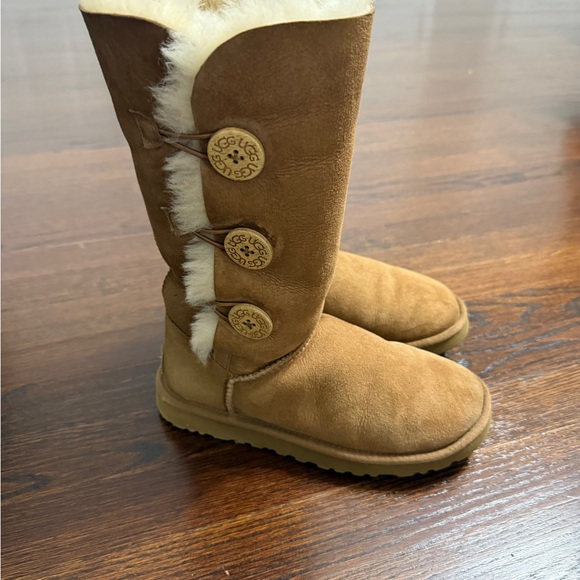 UGG Chestnut Boots with Shearling and Button Accents - Picture 1 of 6